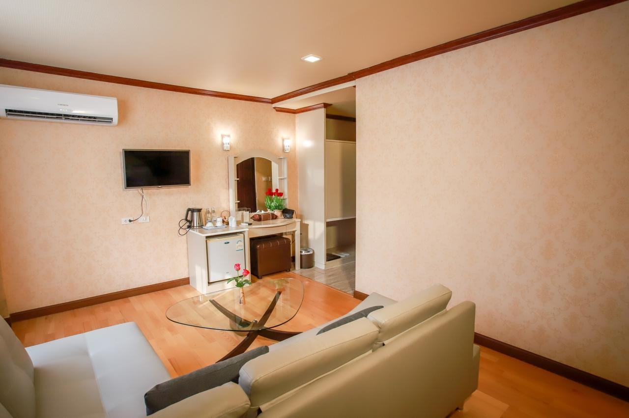 Korat Hotel - Sha Plus Nakhonratchasima Esterno foto