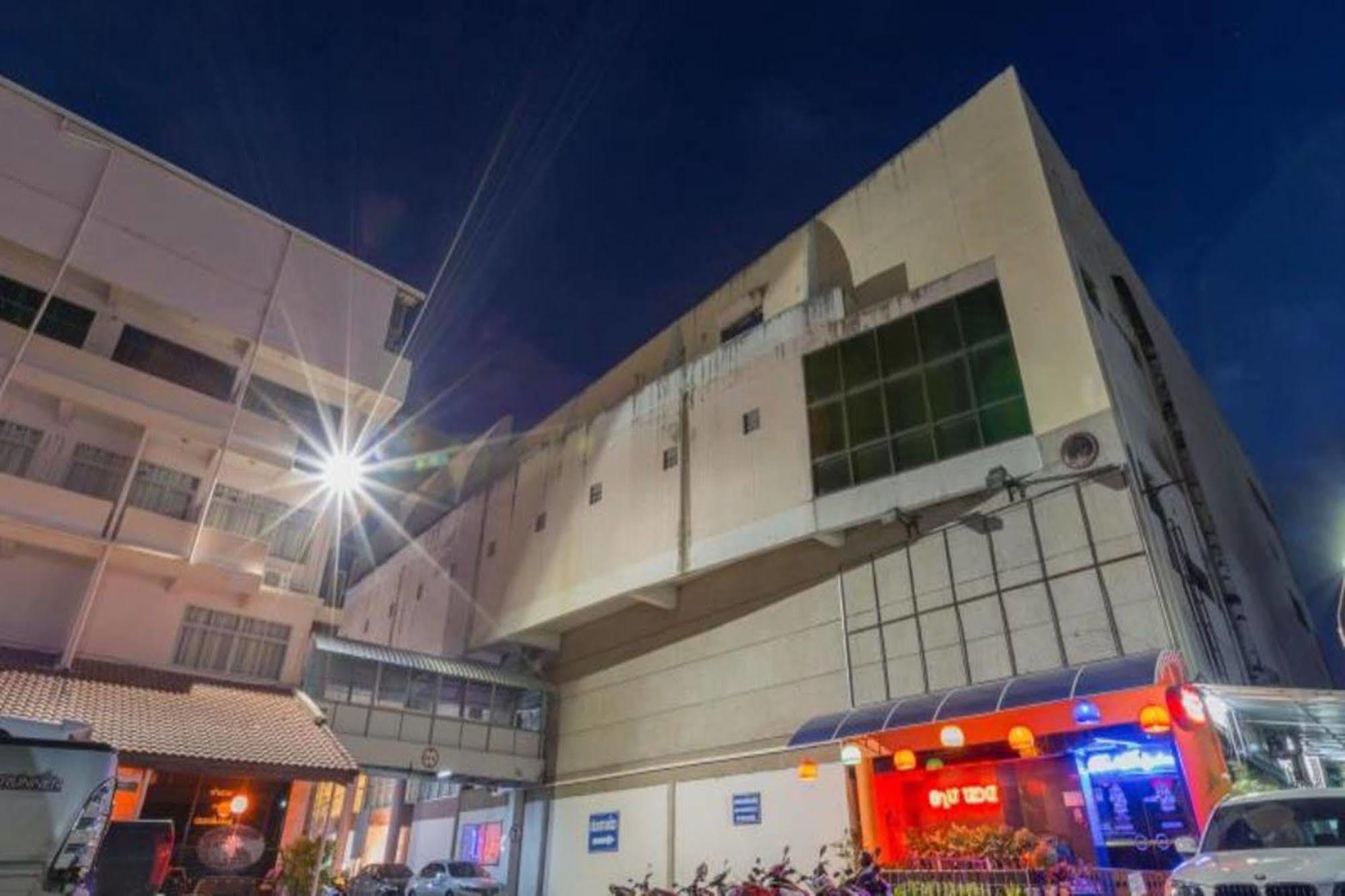 Korat Hotel - Sha Plus Nakhonratchasima Esterno foto