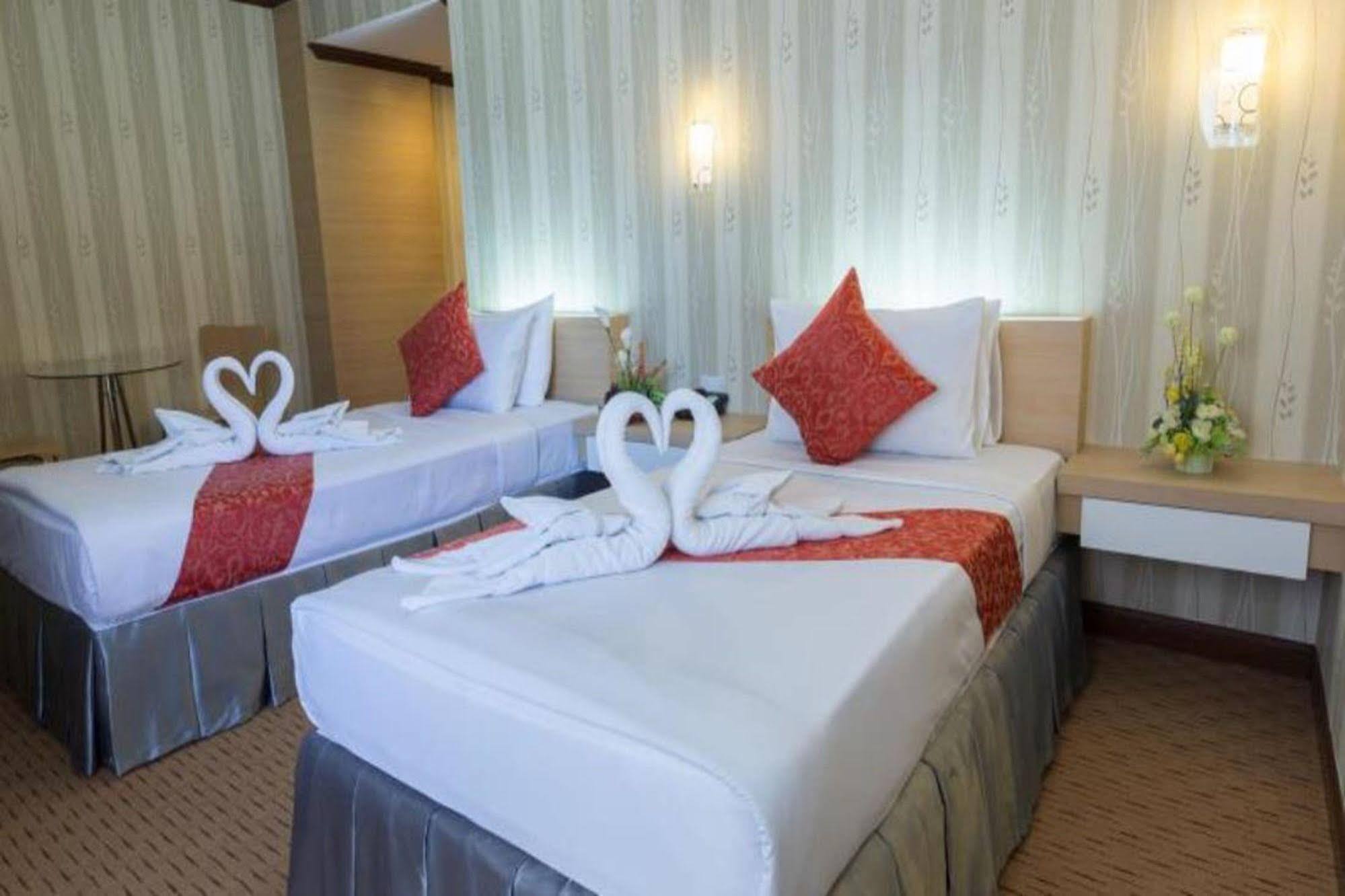 Korat Hotel - Sha Plus Nakhonratchasima Esterno foto