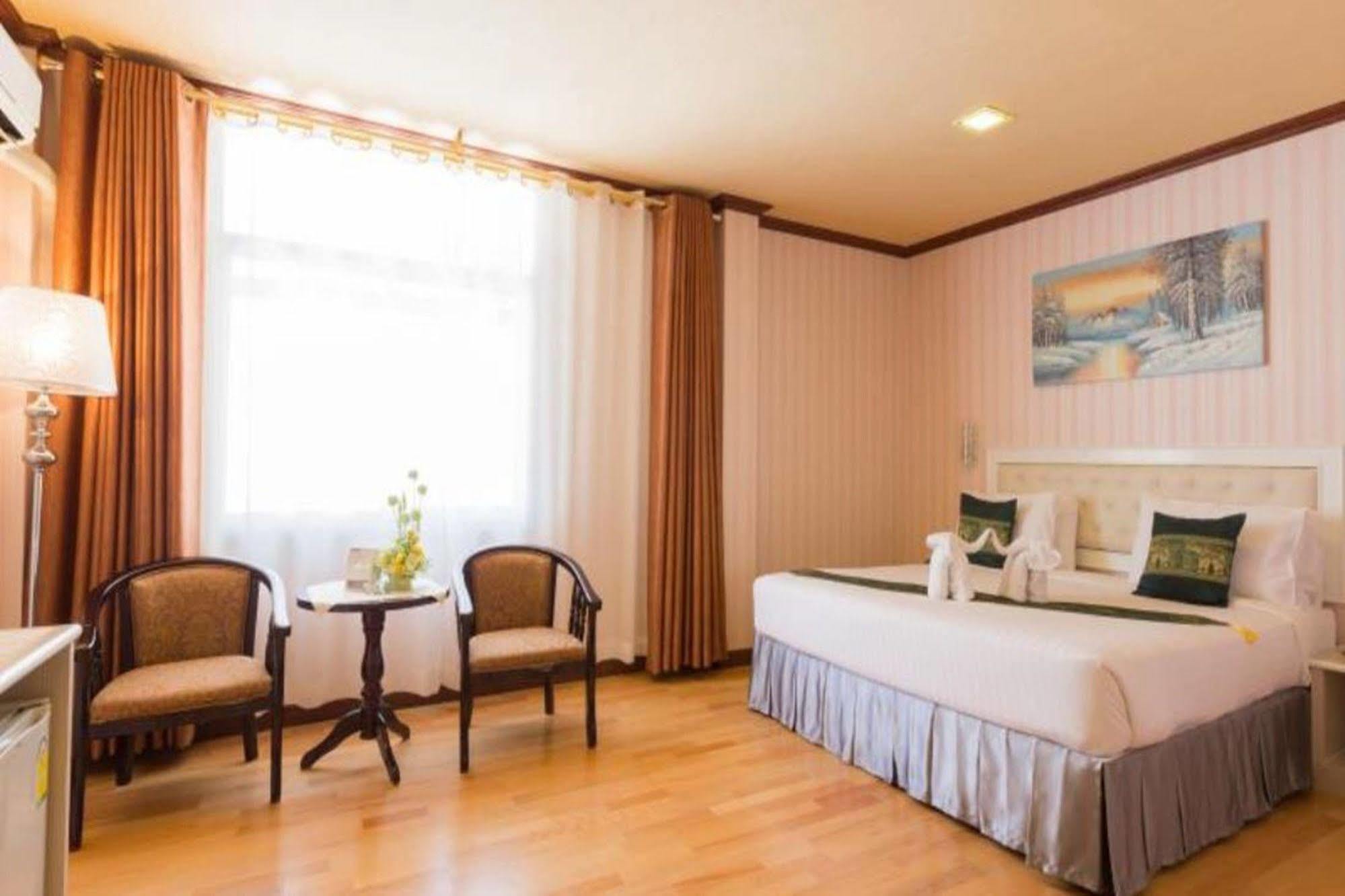 Korat Hotel - Sha Plus Nakhonratchasima Esterno foto