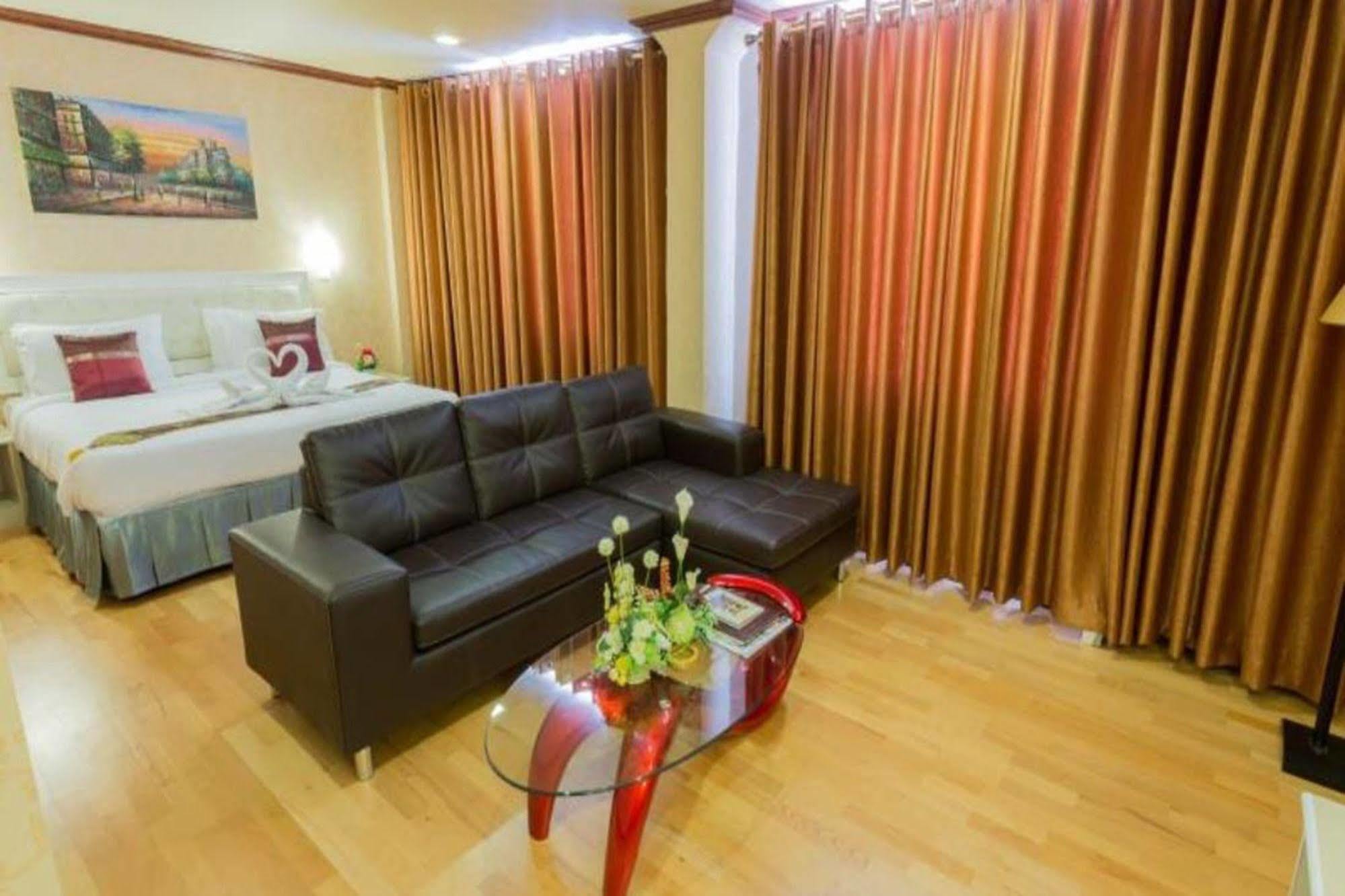 Korat Hotel - Sha Plus Nakhonratchasima Esterno foto
