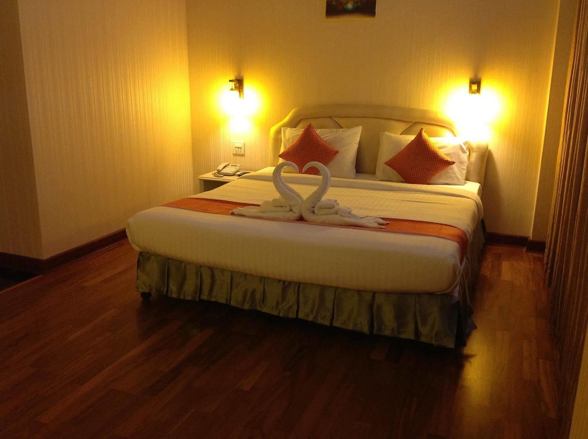 Korat Hotel - Sha Plus Nakhonratchasima Esterno foto